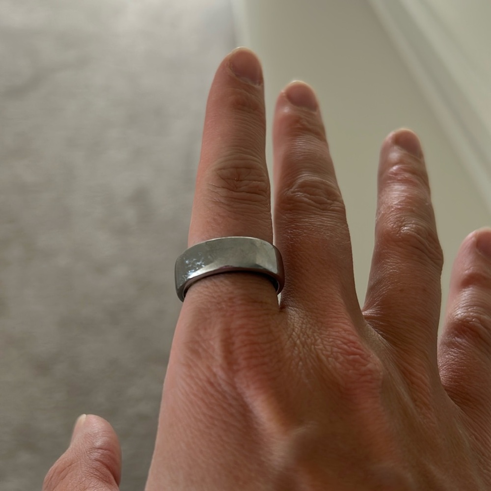 Oura Ring - Picture 3 of 5